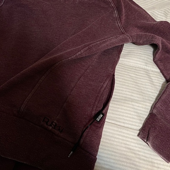 Rusty Hoodie With Earbuds  (Idk If They Hook Up) - Picture 6 of 10